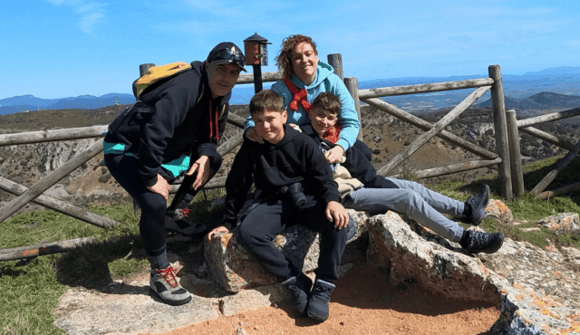 familia_campingscat (1) familia-disfruntado-en-el-camping